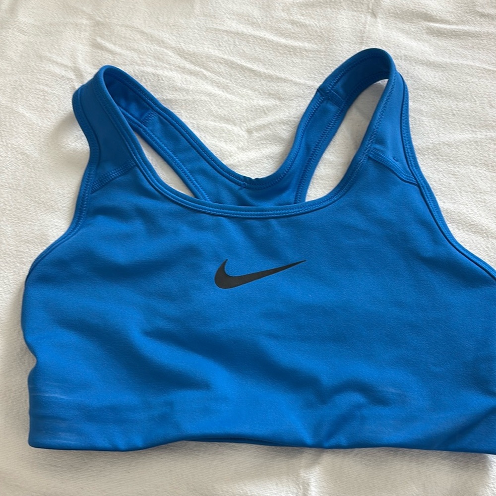 Nike dry fit sports bra size small